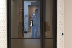 대치동 선경아파트의 슬림 비대칭 현관중문: 세련된 공간 분리의 새로운 기준